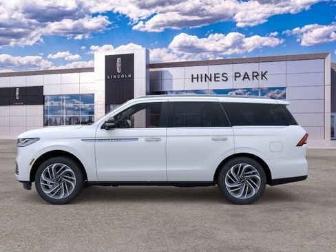 New 2026 Lincoln Navigator Reserve AWD/4WD image 3