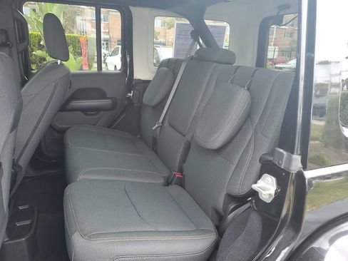 Used 2024 Jeep Wrangler Unlimited Sahara AWD/4WD image 14
