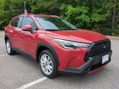 Used 2022 Toyota Corolla Cross LE FWD image 2