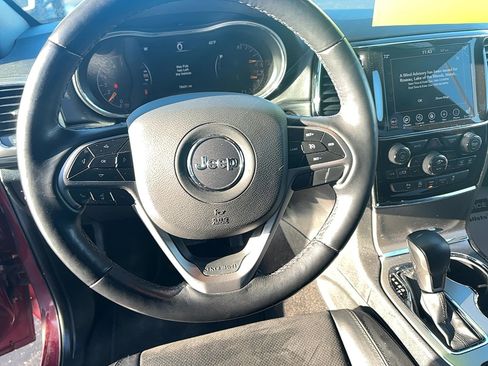 Used 2022 Jeep Grand Cherokee Laredo X image 12