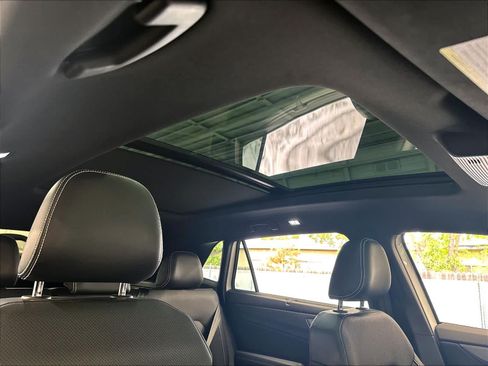 Used 2024 Volkswagen Atlas Cross Sport SE w/ Panoramic Sunroof Package FWD image 29