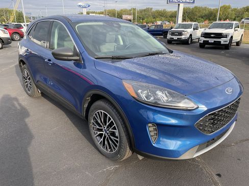 Used 2022 Ford Escape SE w/ Cold Weather Package image 9