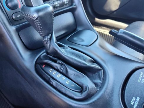 Used 2004 Chevrolet Corvette Convertible w/ Preferred Equipment Group RWD image 23