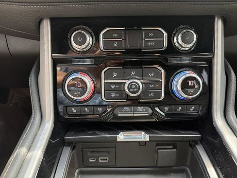 Used 2021 GMC Yukon Denali w/ Denali Ultimate Package AWD/4WD image 28