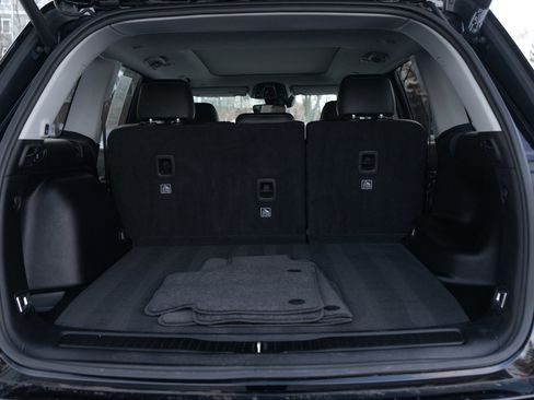 Used 2024 Jeep Grand Cherokee Limited w/ Black Appearance Package image 9