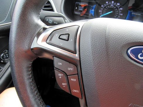 Used 2024 Ford Edge SEL image 21