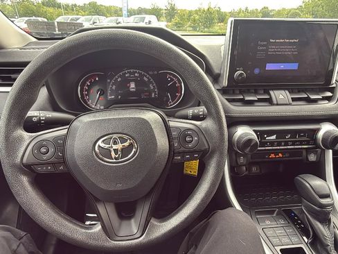 Used 2023 Toyota RAV4 LE AWD/4WD image 27