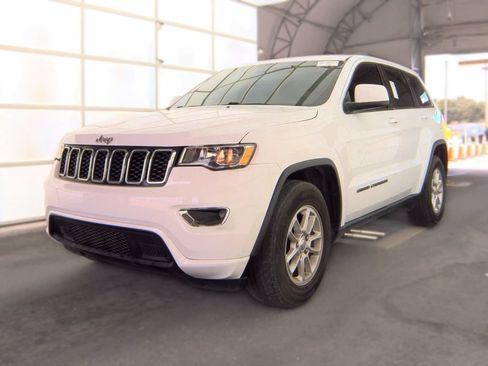 Used 2018 Jeep Grand Cherokee Laredo RWD image 4