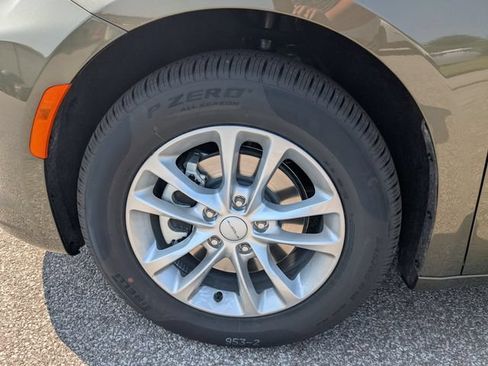 New 2027 Chrysler Pacifica Select FWD image 12