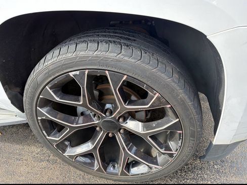 Used 2015 Chevrolet Tahoe LT RWD image 11