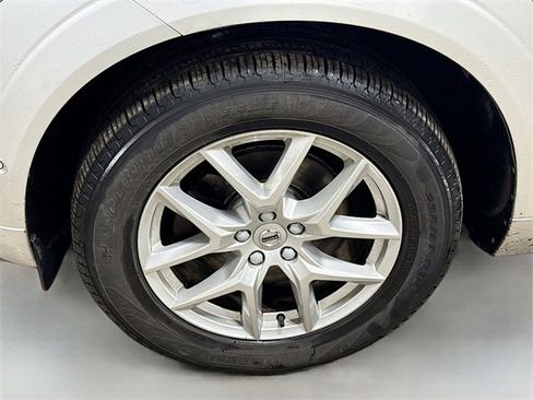 Used 2019 Volvo XC60 T5 Momentum w/ Premium Package image 30