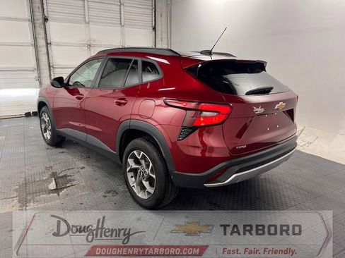 Used 2025 Chevrolet Trax LT FWD image 6