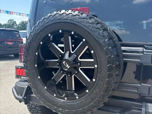 Used 2012 Jeep Wrangler Unlimited Rubicon AWD/4WD image 19