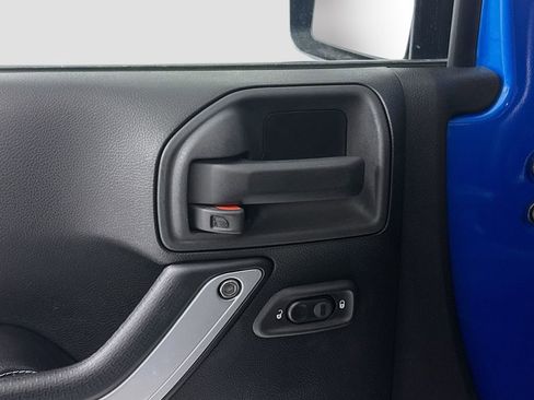 Used 2015 Jeep Wrangler Unlimited Sport image 13