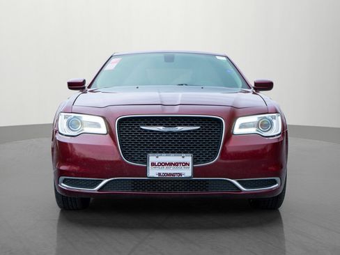 Used 2016 Chrysler 300 Limited image 2