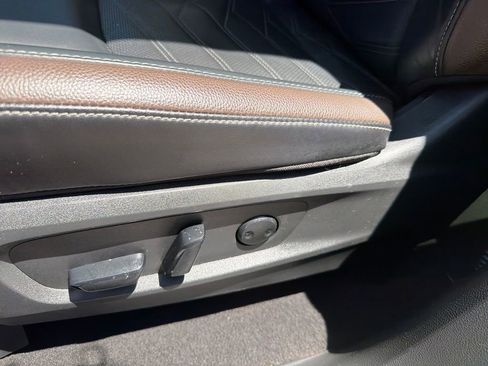 Used 2024 Nissan Pathfinder Platinum AWD/4WD image 16
