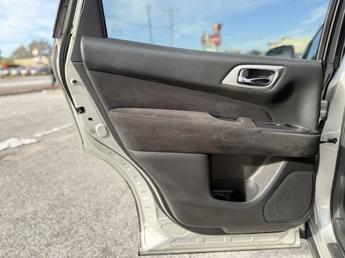 Used 2015 Nissan Pathfinder SV FWD image 20