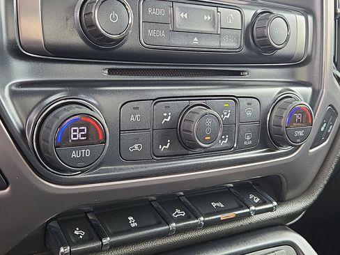 Used 2018 GMC Sierra 1500 SLT w/ All Terrain Package AWD/4WD image 15