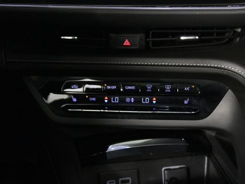 Used 2022 Buick Envision Essence w/ Sport Touring Package FWD image 22