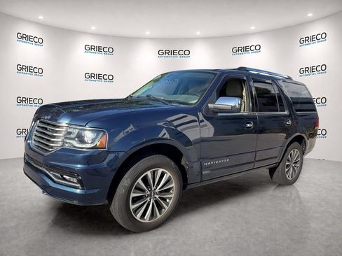 Used 2017 Lincoln Navigator Select RWD image 3