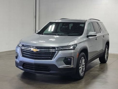 Certified 2023 Chevrolet Traverse LT FWD image 2