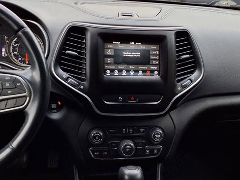 Used 2019 Jeep Cherokee Latitude Plus w/ Cold Weather Group image 15