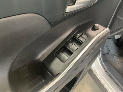 Used 2023 Toyota Highlander XLE image 17