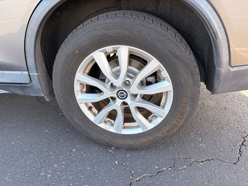 Used 2020 Nissan Rogue SV FWD image 9