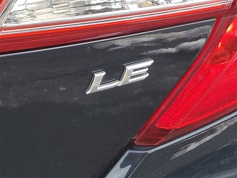 Used 2013 Toyota Camry LE image 30
