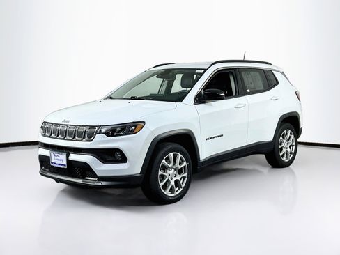 Used 2022 Jeep Compass Latitude AWD/4WD image 1