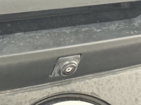 Used 2023 Nissan Titan SV image 25