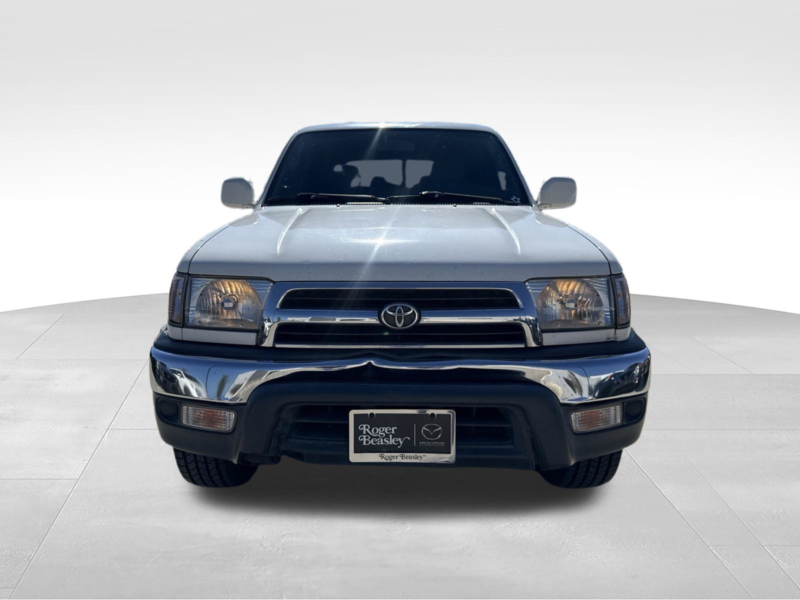Used 2000 Toyota 4Runner SR5 RWD image 2