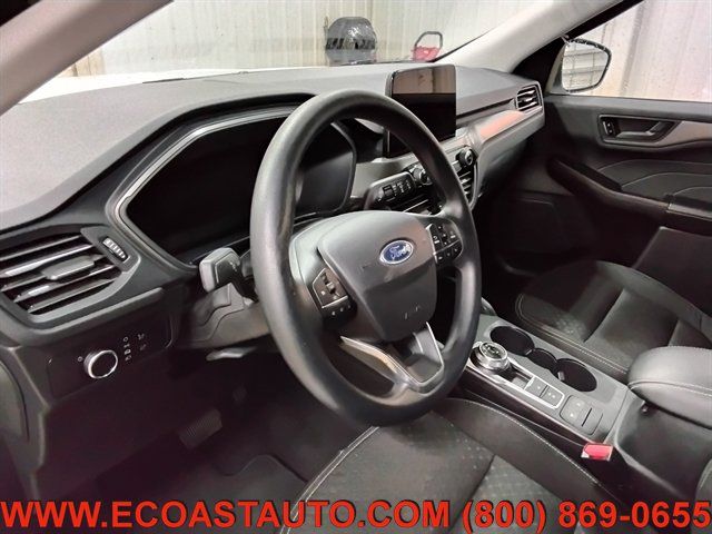 Used 2025 Ford Escape Active AWD/4WD image 11