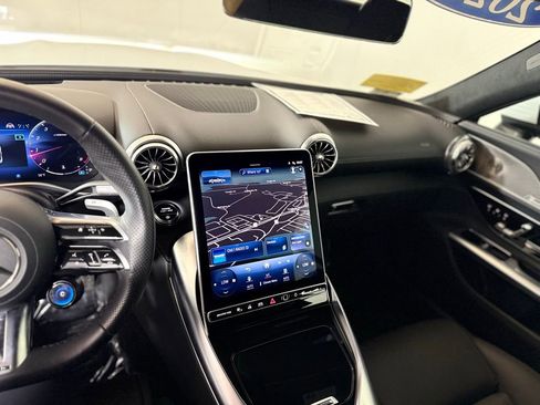 Used 2023 Mercedes-Benz SL 55 AMG 4MATIC w/ Driver Assistance Package image 15