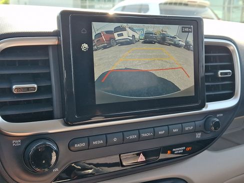 Certified 2021 Hyundai Venue FWD image 18