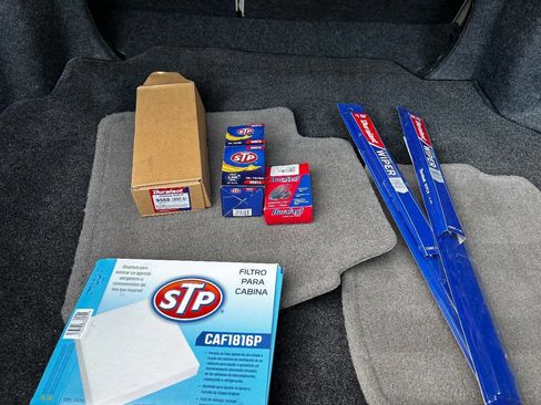 Used 2011 Toyota Camry LE image 10