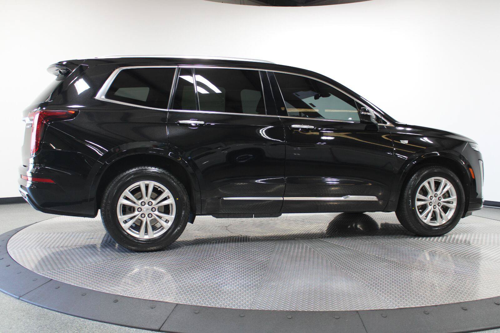 Certified 2023 Cadillac XT6 Luxury FWD image 12