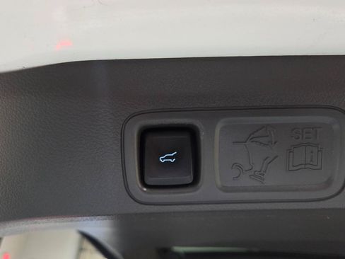 Used 2018 Ford Expedition Limited w/ Equipment Group 301A AWD/4WD image 39