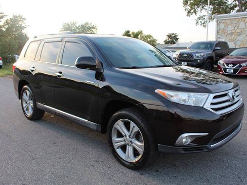 Used 2012 Toyota Highlander Limited w/ Tow Pkg AWD/4WD image 9