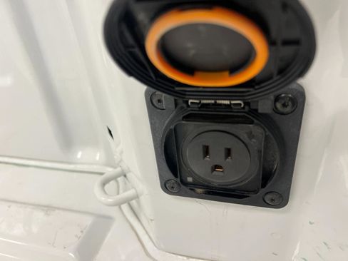 Used 2025 GMC Sierra 1500 SLT image 25