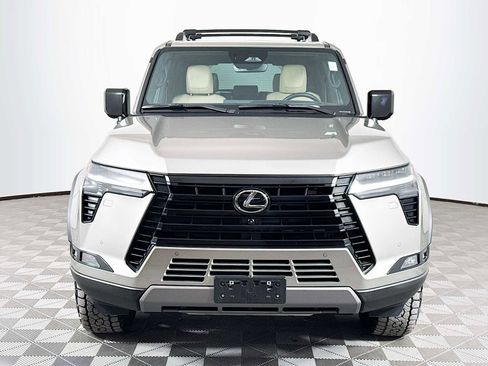 Used 2024 Lexus GX 550 image 2