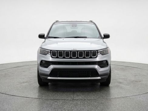 Used 2025 Jeep Compass Limited AWD/4WD image 2