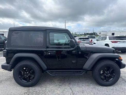 Used 2025 Jeep Wrangler Sport AWD/4WD image 6