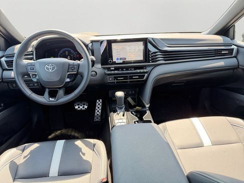Used 2026 Toyota Camry Hybrid AWD/4WD image 15