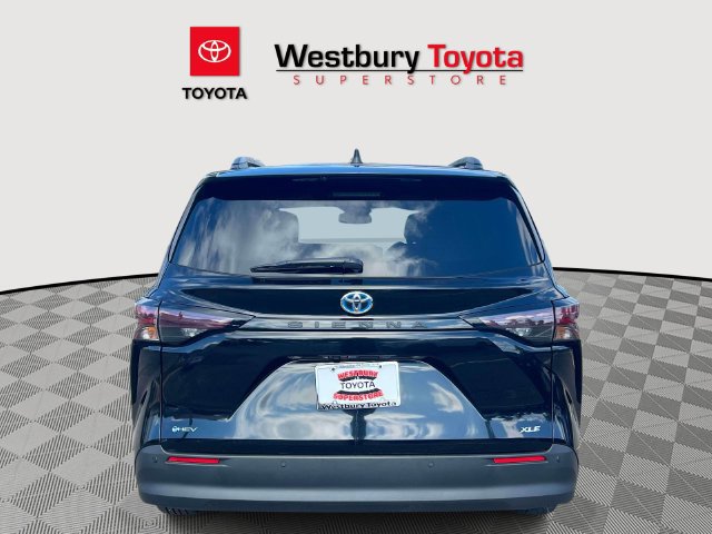 Used 2025 Toyota Sienna XLE FWD image 9
