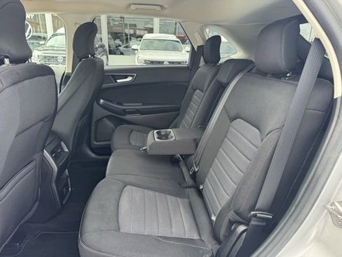 Used 2019 Ford Edge SE image 10