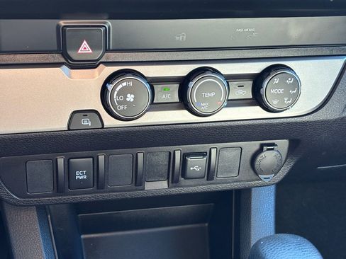 Used 2022 Toyota Tacoma SR image 14