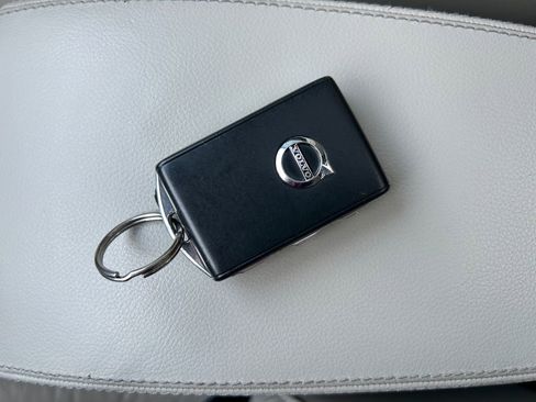 Used 2023 Volvo XC40 B5 Plus image 33