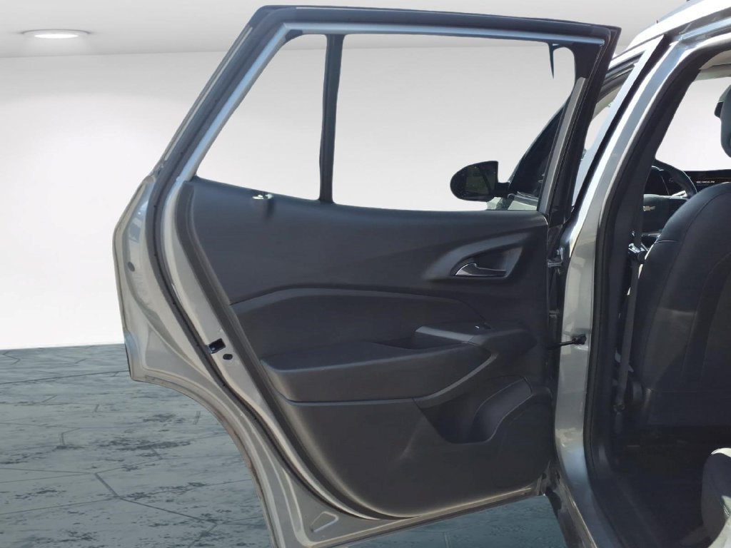 Used 2024 Chevrolet Trax LT w/ Driver Confidence Package FWD image 12