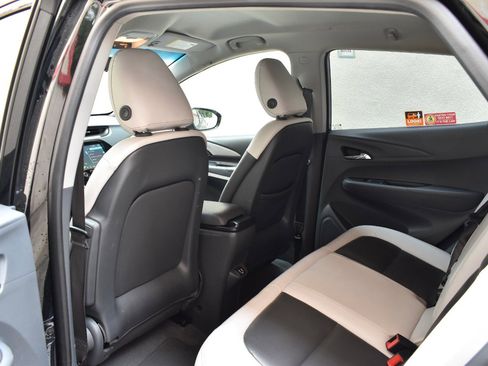 Used 2020 Chevrolet Bolt Premier w/ Infotainment Package FWD image 19